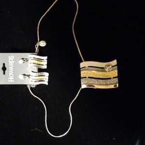 Howard's necklace